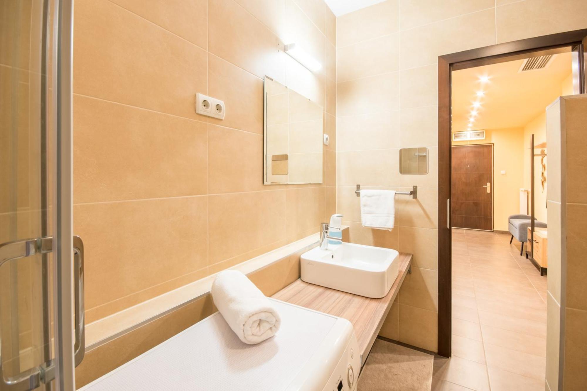 Very Central - Large - Balcony - Comfy Apartment Budapest Bagian luar foto